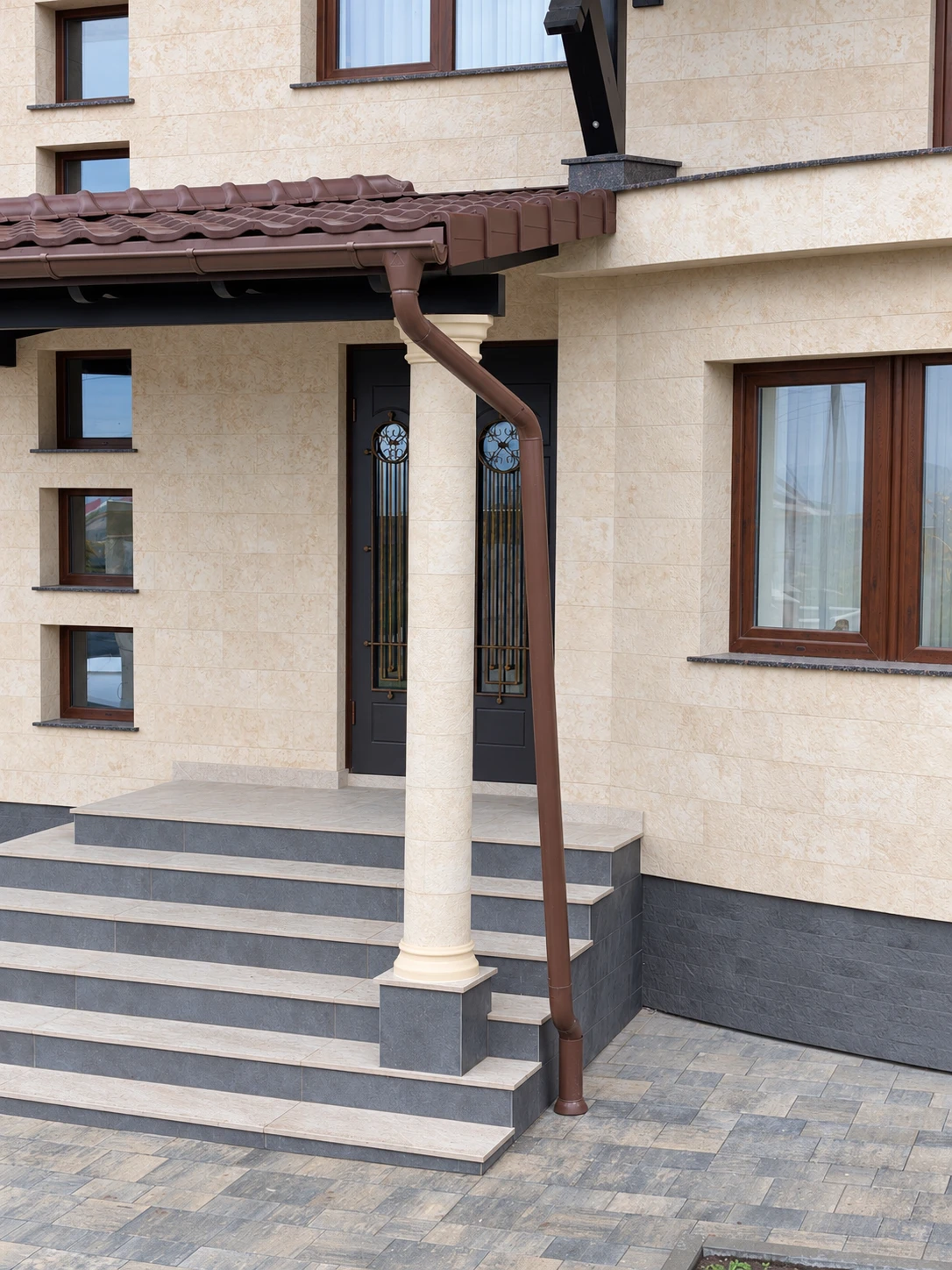 Flexible stone — private house with a light facade — 7