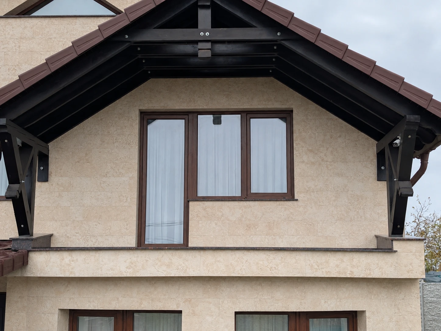 Flexible stone — private house with a light facade — 5