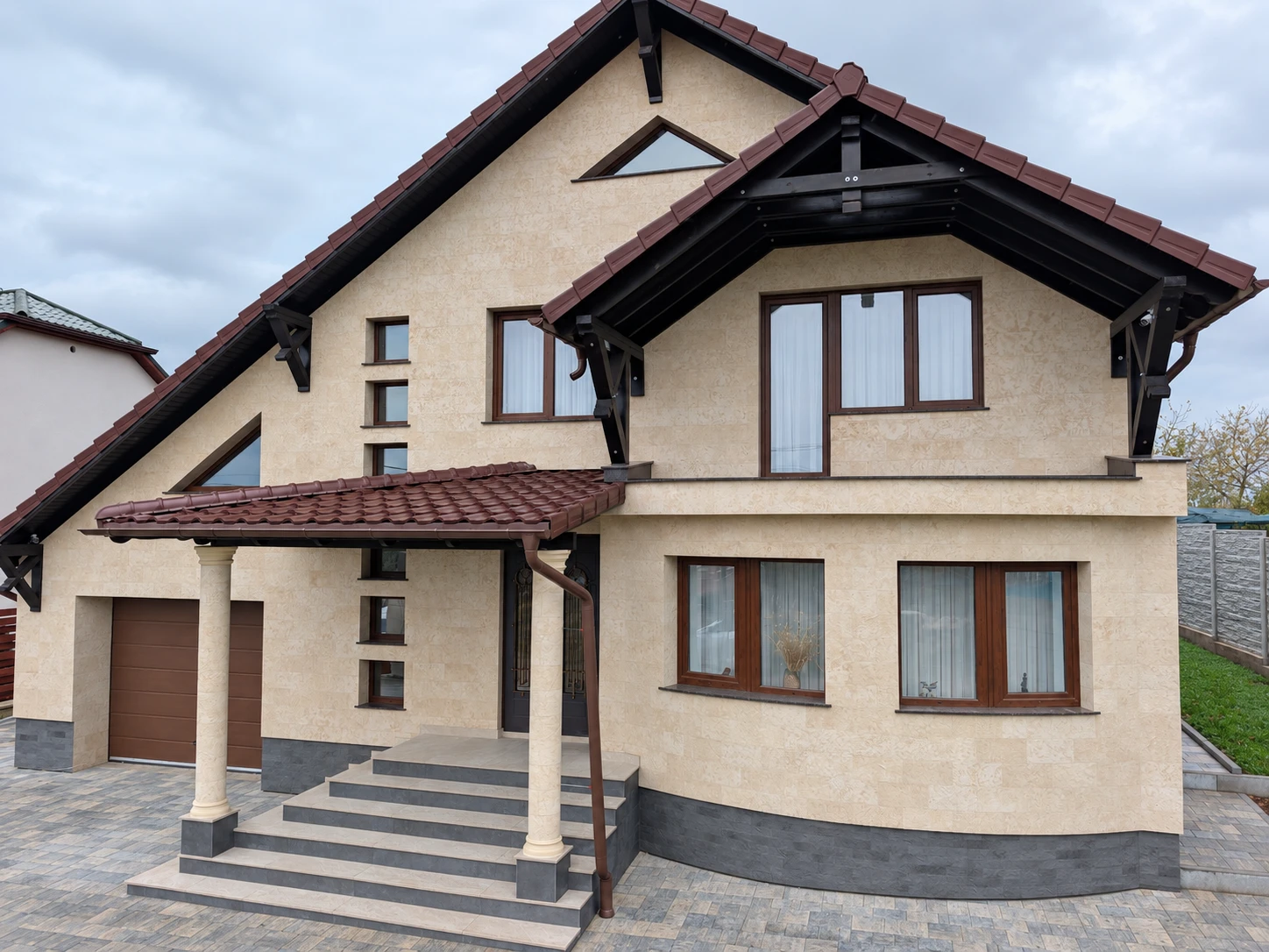 Flexible stone — private house with a light facade — 4